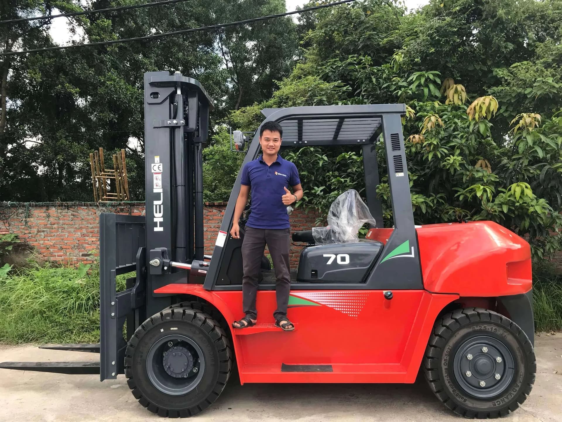 BÁN XE NÂNG TẠI TPHCM – XE NÂNG HELI