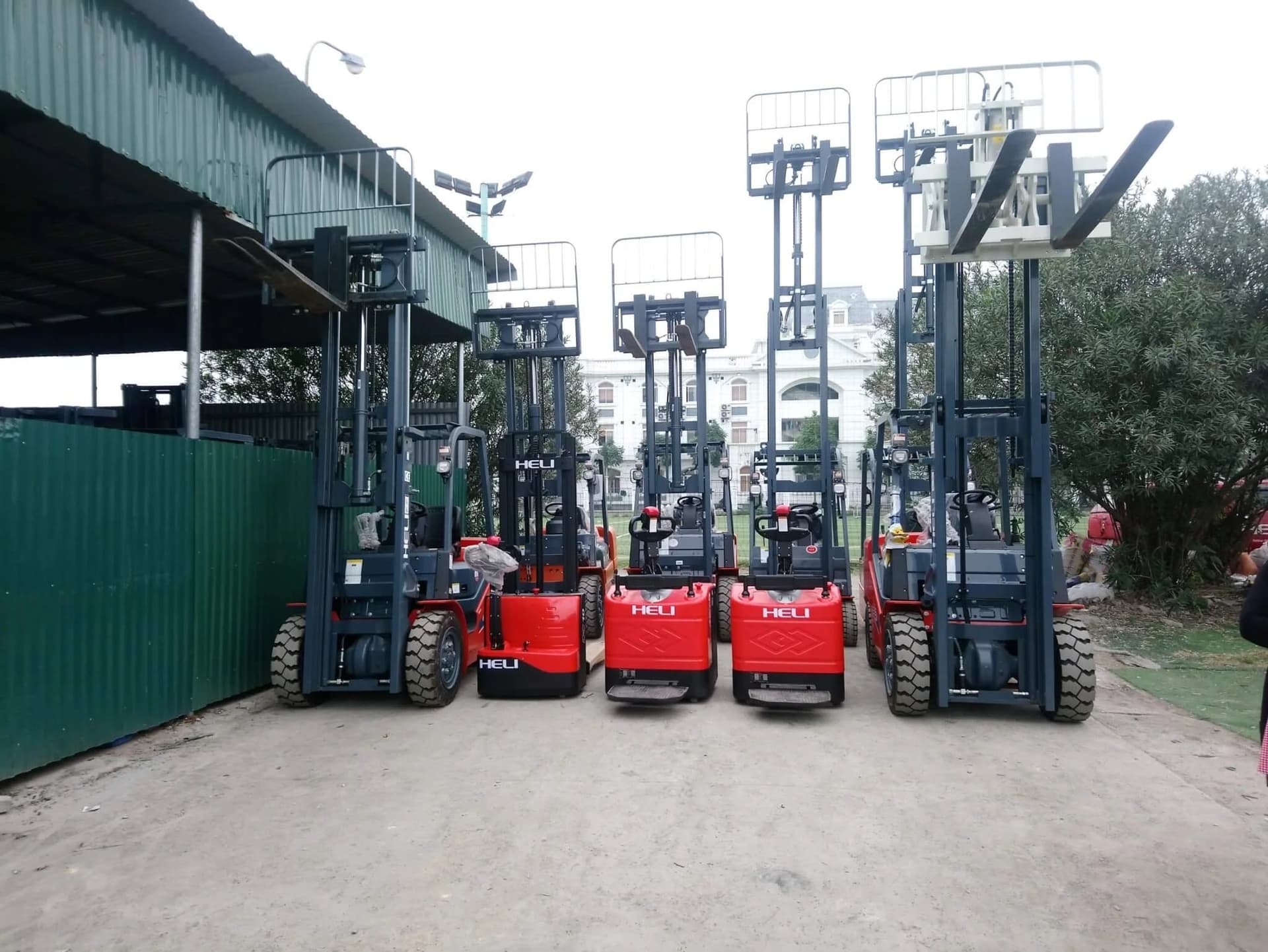 XE NÂNG TẠI HẢI DƯƠNG-BÁN XE NÂNG HELI TẠI HẢI DƯƠNG