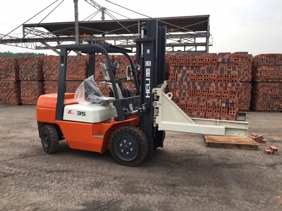 Xe nâng kẹp gạch Tuynel, xe nâng Heli nhập khẩu mới 100%